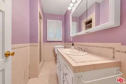 Bath - 5504 Allott Ave, Sherman Oaks, CA 91401 photo 3 of 3
