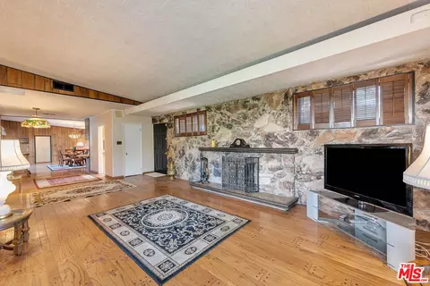 Living - 5504 Allott Ave, Sherman Oaks, CA 91401 photo 2 of 4