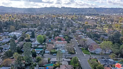 View/Area - 5504 Allott Ave, Sherman Oaks, CA 91401 photo 2 of 4