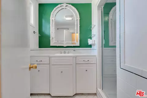 Bath - 5504 Allott Ave, Sherman Oaks, CA 91401 photo 1 of 3
