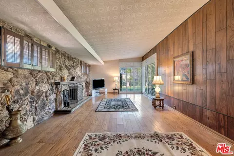 Living - 5504 Allott Ave, Sherman Oaks, CA 91401 photo 1 of 4