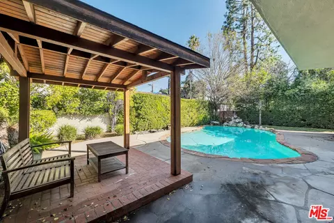 Exterior - 5504 Allott Ave, Sherman Oaks, CA 91401 photo 9 of 13
