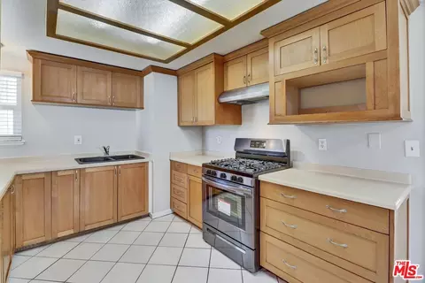 Kitchen - 37311 55th St, Palmdale, CA 93552 photo 4 of 5