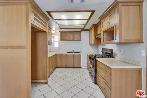 Kitchen - 37311 55th St, Palmdale, CA 93552 photo 3 of 5