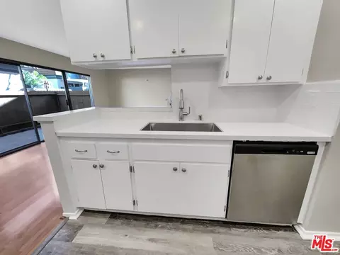 Kitchen - 2853 E Jackson Ave #D, Anaheim, CA 92806 photo 2 of 3