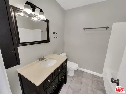 Bath - 2853 E Jackson Ave #D, Anaheim, CA 92806 photo 2 of 3
