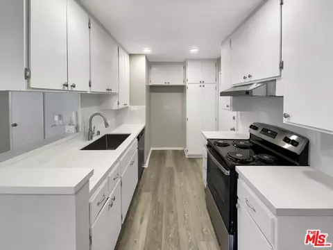 Kitchen - 2853 E Jackson Ave #D, Anaheim, CA 92806 photo 1 of 3
