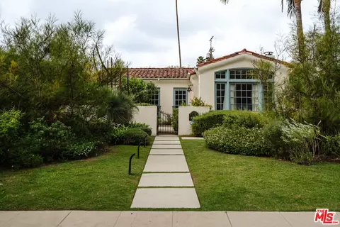 1553 N Genesee Ave, Los Angeles, CA 90046