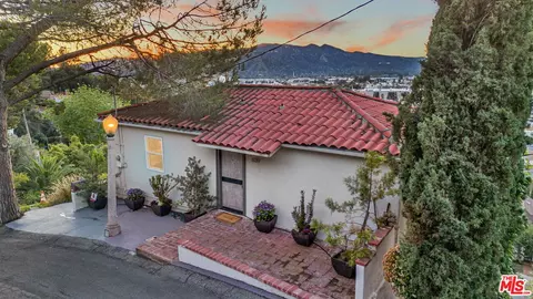 639 Alta Vista Dr, Glendale, CA 91205