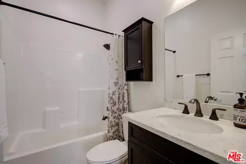 Bath - 107 Neptune, Irvine, CA 92618 photo 5 of 6