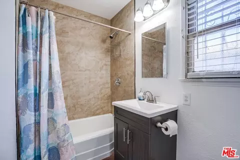 Bath - 1034 E 150th St, Compton, CA 90220 photo 1 of 1