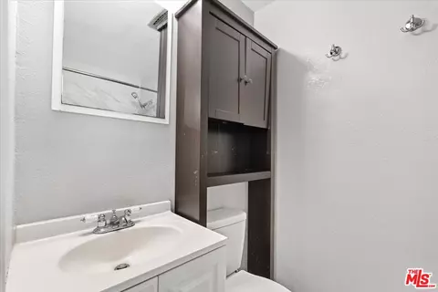 Bath - 25415 Cheryle St, Barstow, CA 92311 photo 1 of 3