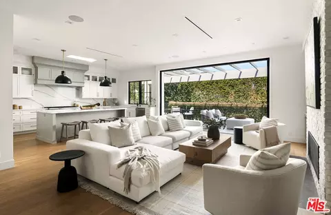 17807 Valley Vista Blvd, Encino, CA 91316