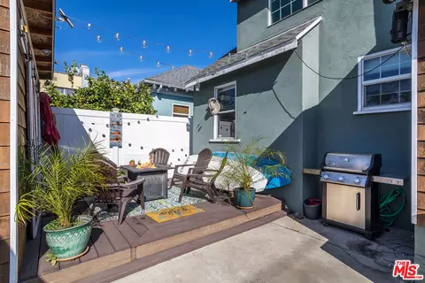 Exterior - 385 Walnut Ave, Long Beach, CA 90802 photo 4 of 13