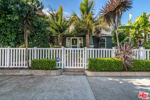Exterior - 385 Walnut Ave, Long Beach, CA 90802 photo 1 of 13