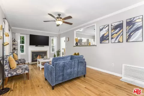 Living - 385 Walnut Ave, Long Beach, CA 90802 photo 1 of 4