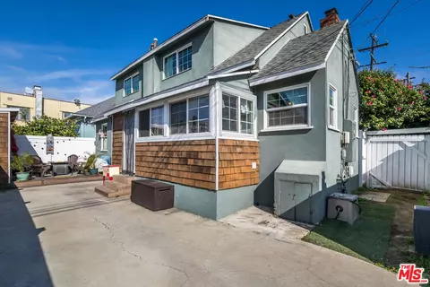 Exterior - 385 Walnut Ave, Long Beach, CA 90802 photo 3 of 13