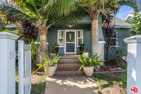 Exterior - 385 Walnut Ave, Long Beach, CA 90802 photo 2 of 13
