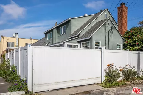 Exterior - 385 Walnut Ave, Long Beach, CA 90802 photo 9 of 13