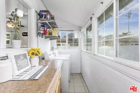 Kitchen - 385 Walnut Ave, Long Beach, CA 90802 photo 3 of 3