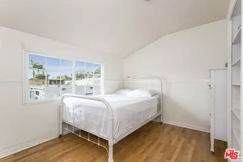 Bedroom - 385 Walnut Ave, Long Beach, CA 90802 photo 3 of 4