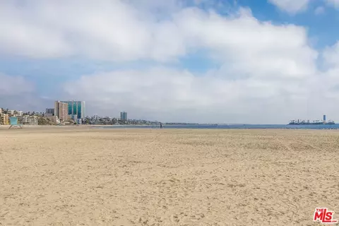 Exterior - 385 Walnut Ave, Long Beach, CA 90802 photo 12 of 13