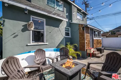 Exterior - 385 Walnut Ave, Long Beach, CA 90802 photo 7 of 13