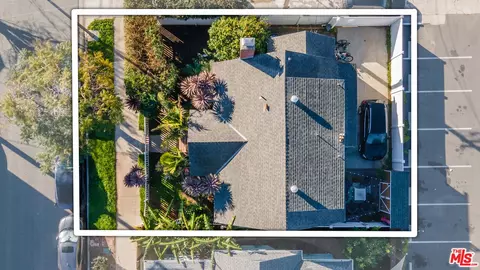 Exterior - 385 Walnut Ave, Long Beach, CA 90802 photo 10 of 13