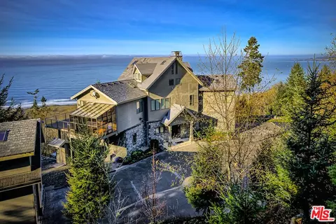 451 Spyglass Rd, Smith River, CA 95567