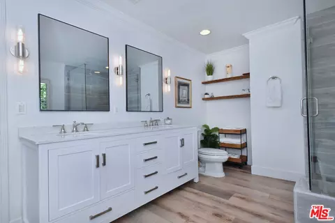 Bath - 11323 Valley Spring Ln, Studio City, CA 91602 photo 4 of 6