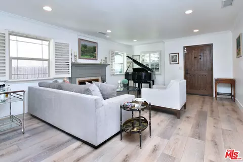 Living - 11323 Valley Spring Ln, Studio City, CA 91602 photo 5 of 10
