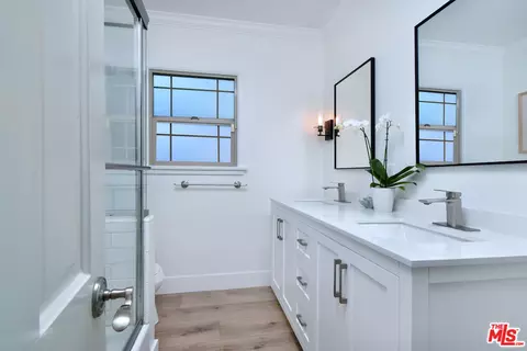 Bath - 11323 Valley Spring Ln, Studio City, CA 91602 photo 3 of 6