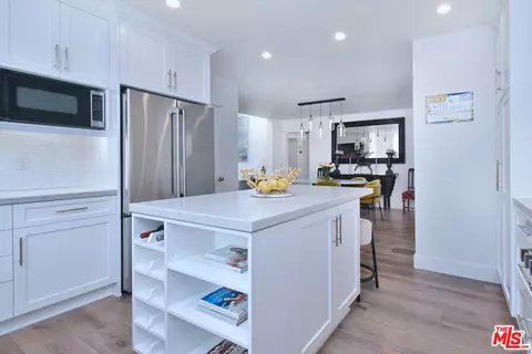 Kitchen - 11323 Valley Spring Ln, Studio City, CA 91602 photo 6 of 6