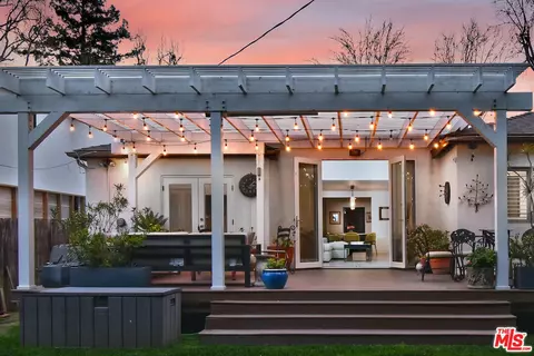 Exterior - 11323 Valley Spring Ln, Studio City, CA 91602 photo 11 of 16