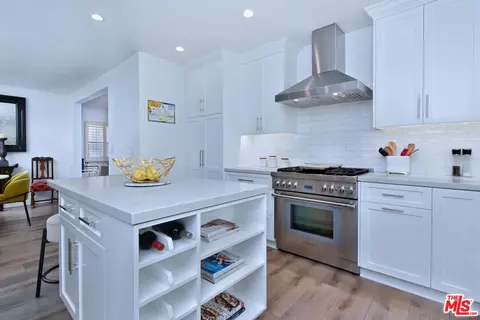 Kitchen - 11323 Valley Spring Ln, Studio City, CA 91602 photo 5 of 6