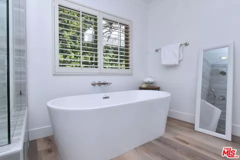 Bath - 11323 Valley Spring Ln, Studio City, CA 91602 photo 6 of 6