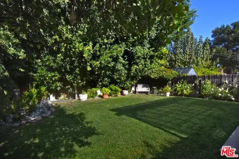 Exterior - 11323 Valley Spring Ln, Studio City, CA 91602 photo 15 of 16
