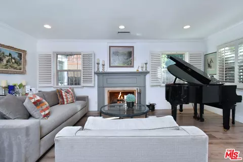 Living - 11323 Valley Spring Ln, Studio City, CA 91602 photo 4 of 10