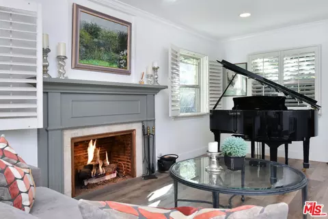 Living - 11323 Valley Spring Ln, Studio City, CA 91602 photo 3 of 10