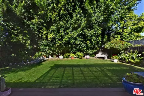 Exterior - 11323 Valley Spring Ln, Studio City, CA 91602 photo 13 of 16