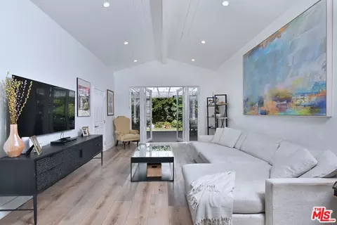 Living - 11323 Valley Spring Ln, Studio City, CA 91602 photo 7 of 10