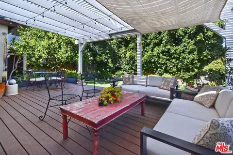 Exterior - 11323 Valley Spring Ln, Studio City, CA 91602 photo 6 of 16