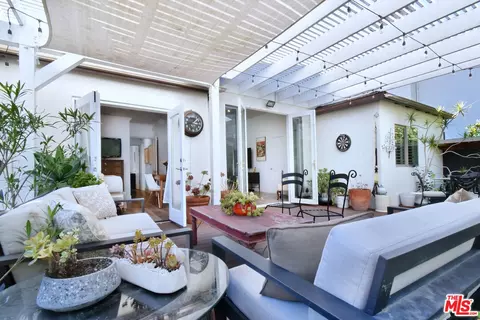 Exterior - 11323 Valley Spring Ln, Studio City, CA 91602 photo 7 of 16