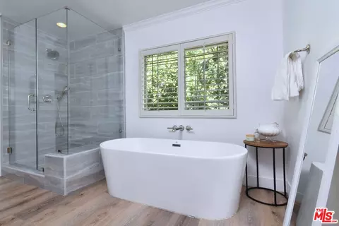 Bath - 11323 Valley Spring Ln, Studio City, CA 91602 photo 5 of 6