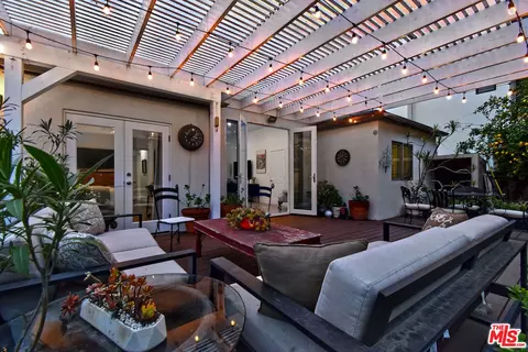 Exterior - 11323 Valley Spring Ln, Studio City, CA 91602 photo 12 of 16