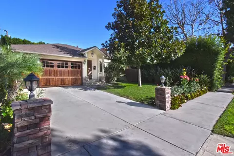 Exterior - 11323 Valley Spring Ln, Studio City, CA 91602 photo 4 of 16
