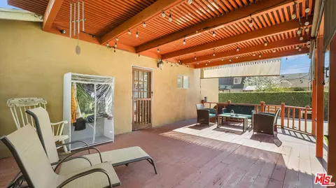 Exterior - 919 N Maple St, Burbank, CA 91505 photo 8 of 10