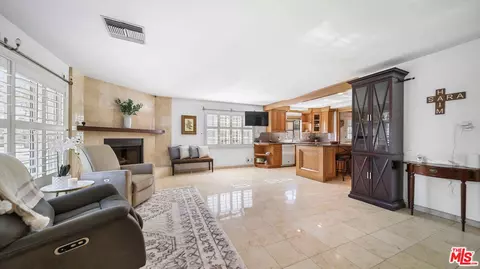 Living - 919 N Maple St, Burbank, CA 91505 photo 3 of 3