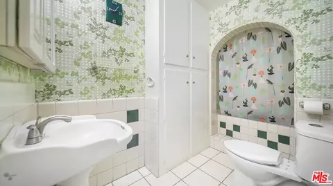 Bath - 919 N Maple St, Burbank, CA 91505 photo 2 of 3