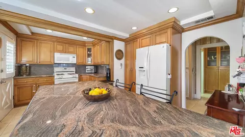 Kitchen - 919 N Maple St, Burbank, CA 91505 photo 2 of 3